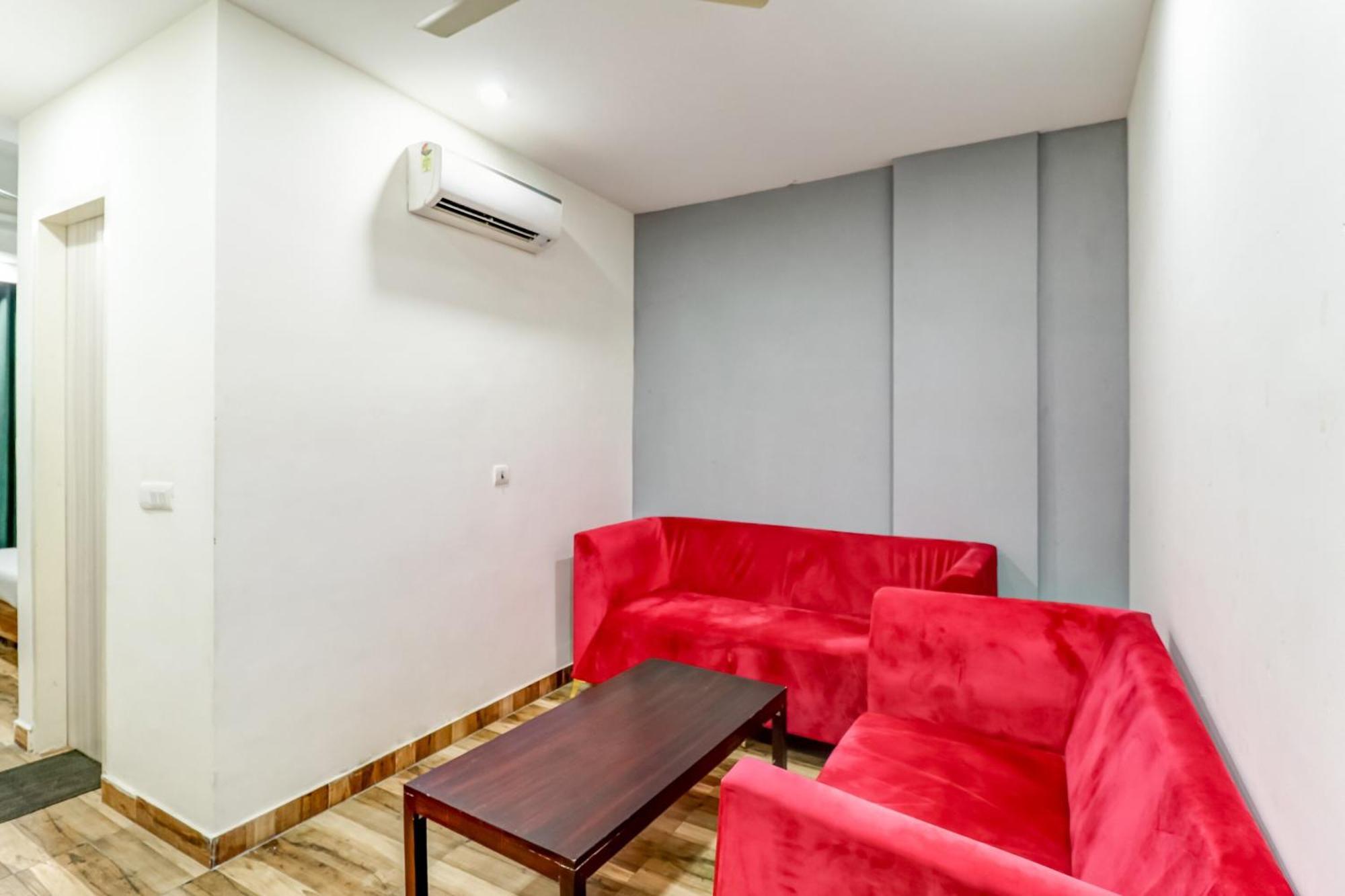 Hotel Townhouse Skylight Near Medanta Hospital Gurgaon Esterno foto