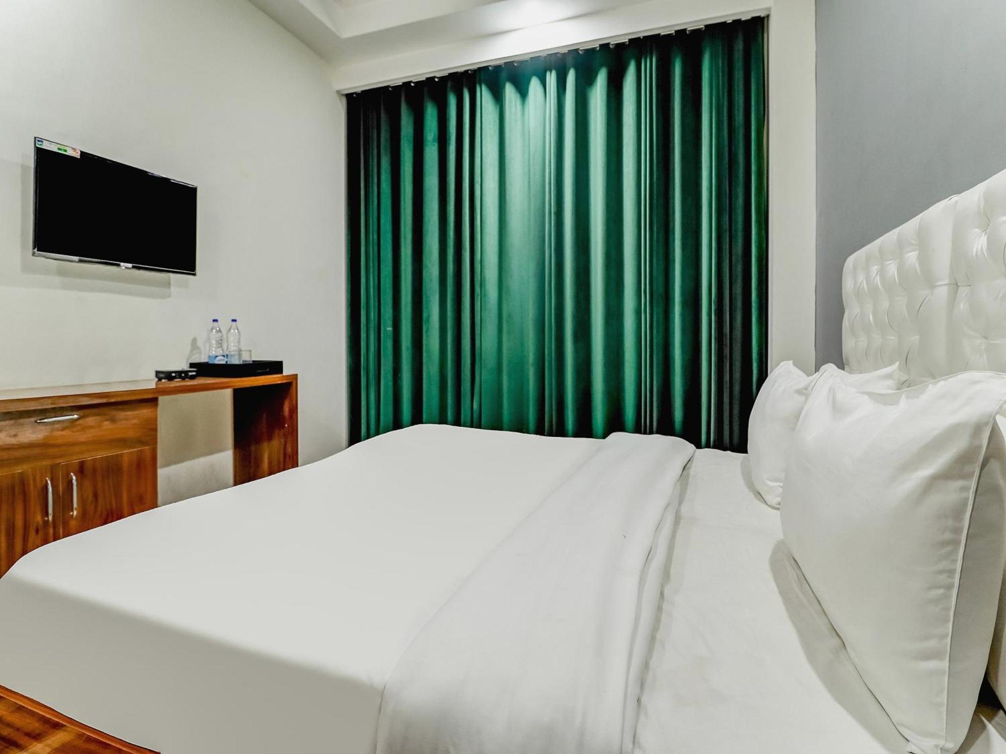 Hotel Townhouse Skylight Near Medanta Hospital Gurgaon Esterno foto