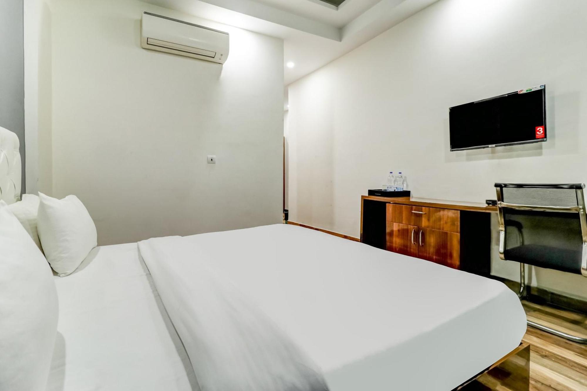 Hotel Townhouse Skylight Near Medanta Hospital Gurgaon Esterno foto