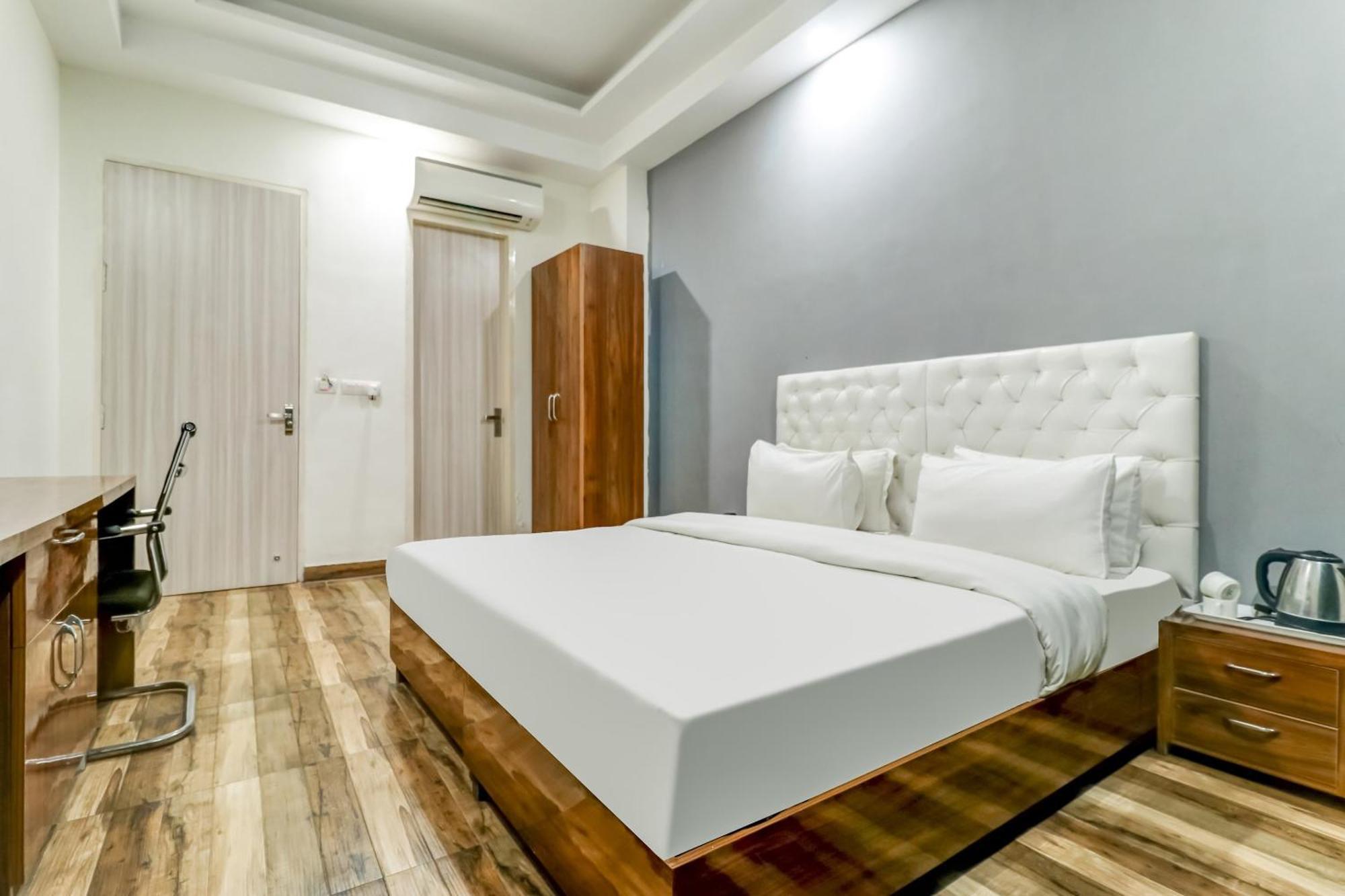 Hotel Townhouse Skylight Near Medanta Hospital Gurgaon Esterno foto