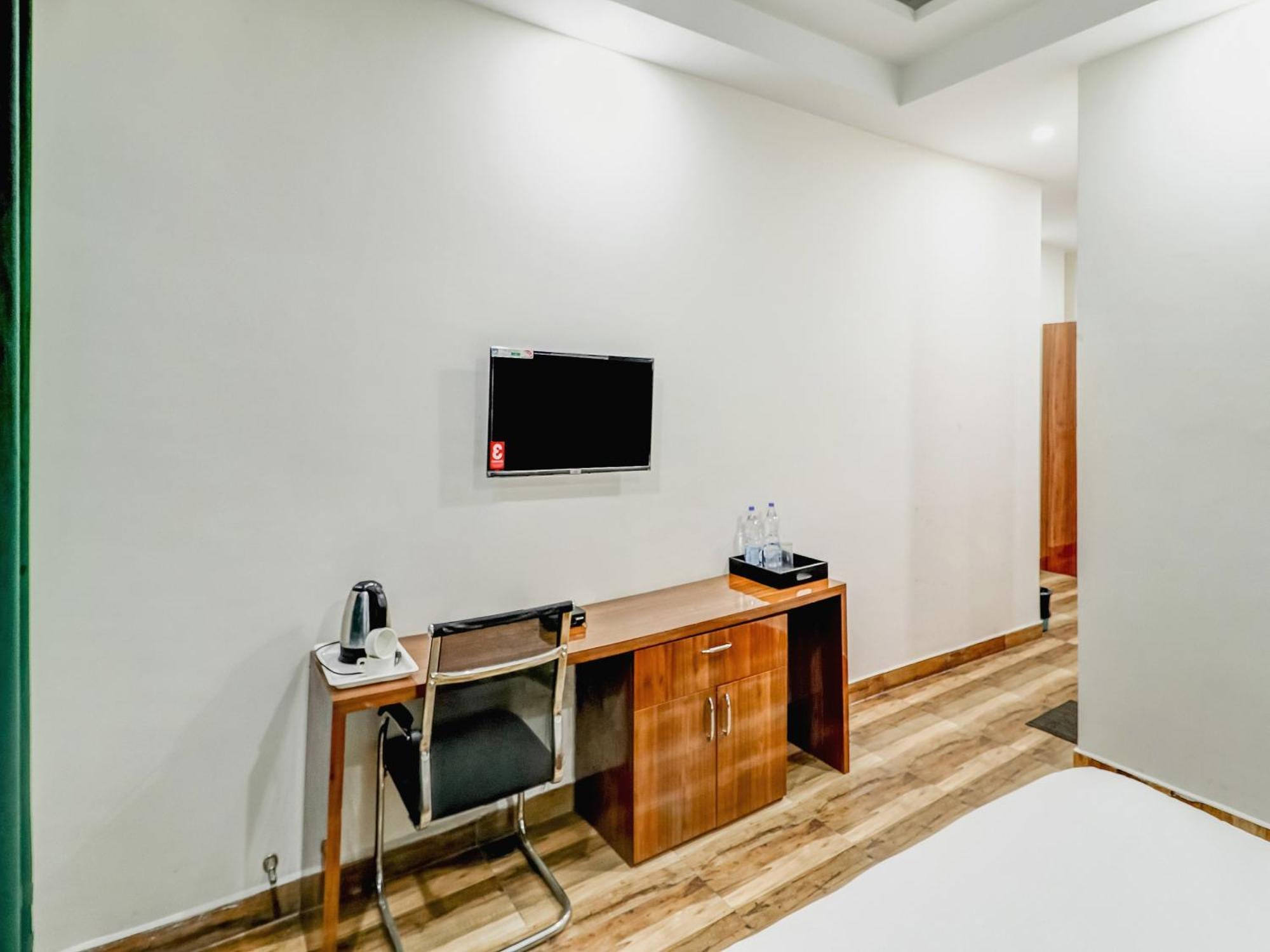 Hotel Townhouse Skylight Near Medanta Hospital Gurgaon Esterno foto