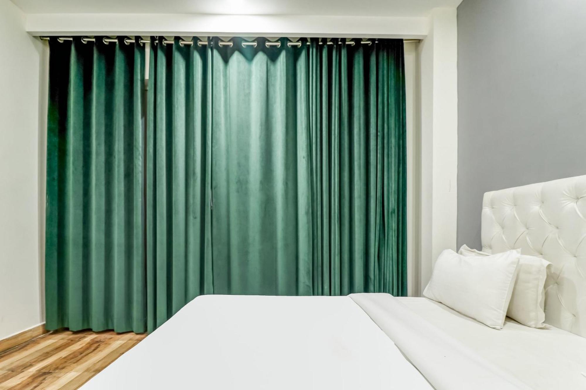 Hotel Townhouse Skylight Near Medanta Hospital Gurgaon Esterno foto