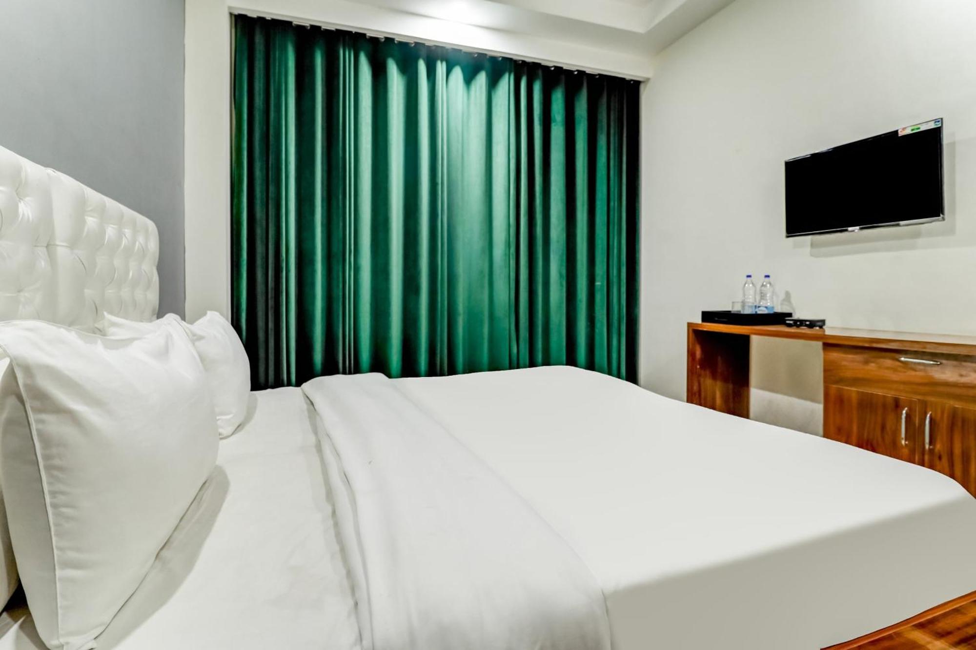Hotel Townhouse Skylight Near Medanta Hospital Gurgaon Esterno foto