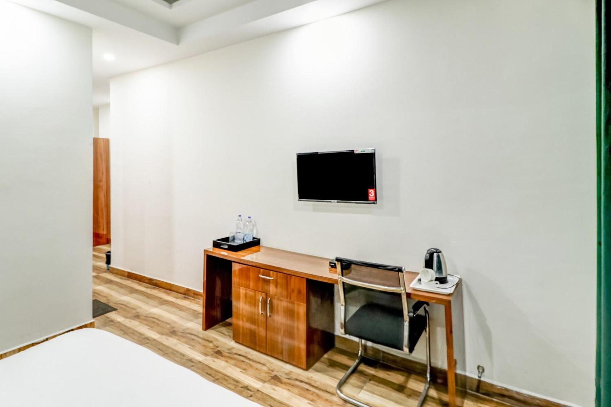 Hotel Townhouse Skylight Near Medanta Hospital Gurgaon Esterno foto