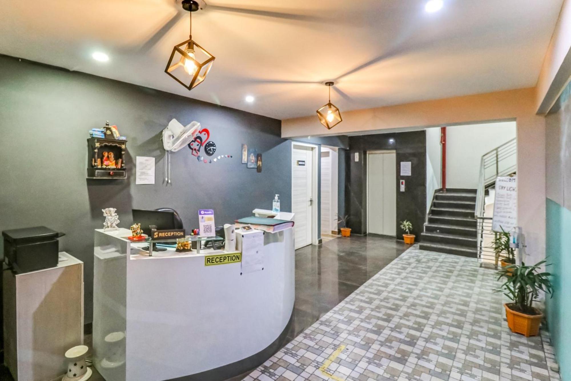 Hotel Townhouse Skylight Near Medanta Hospital Gurgaon Esterno foto